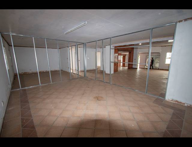 480M² OFFICE TO LET IN PARKMORE